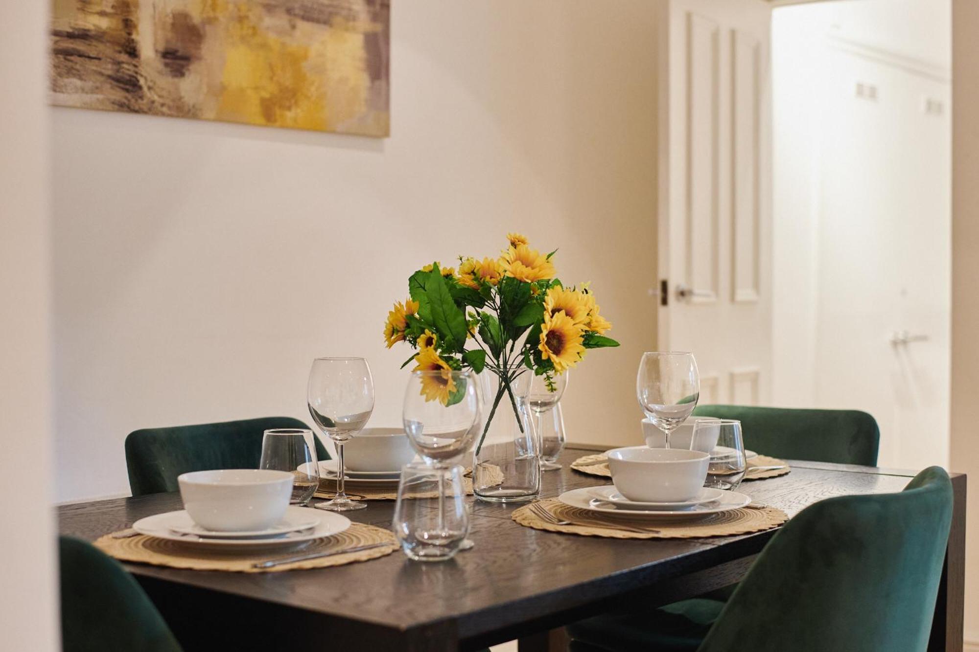 Heavenly Stays, Knightsbridge, Elegant 2-bd Escape Apartment London