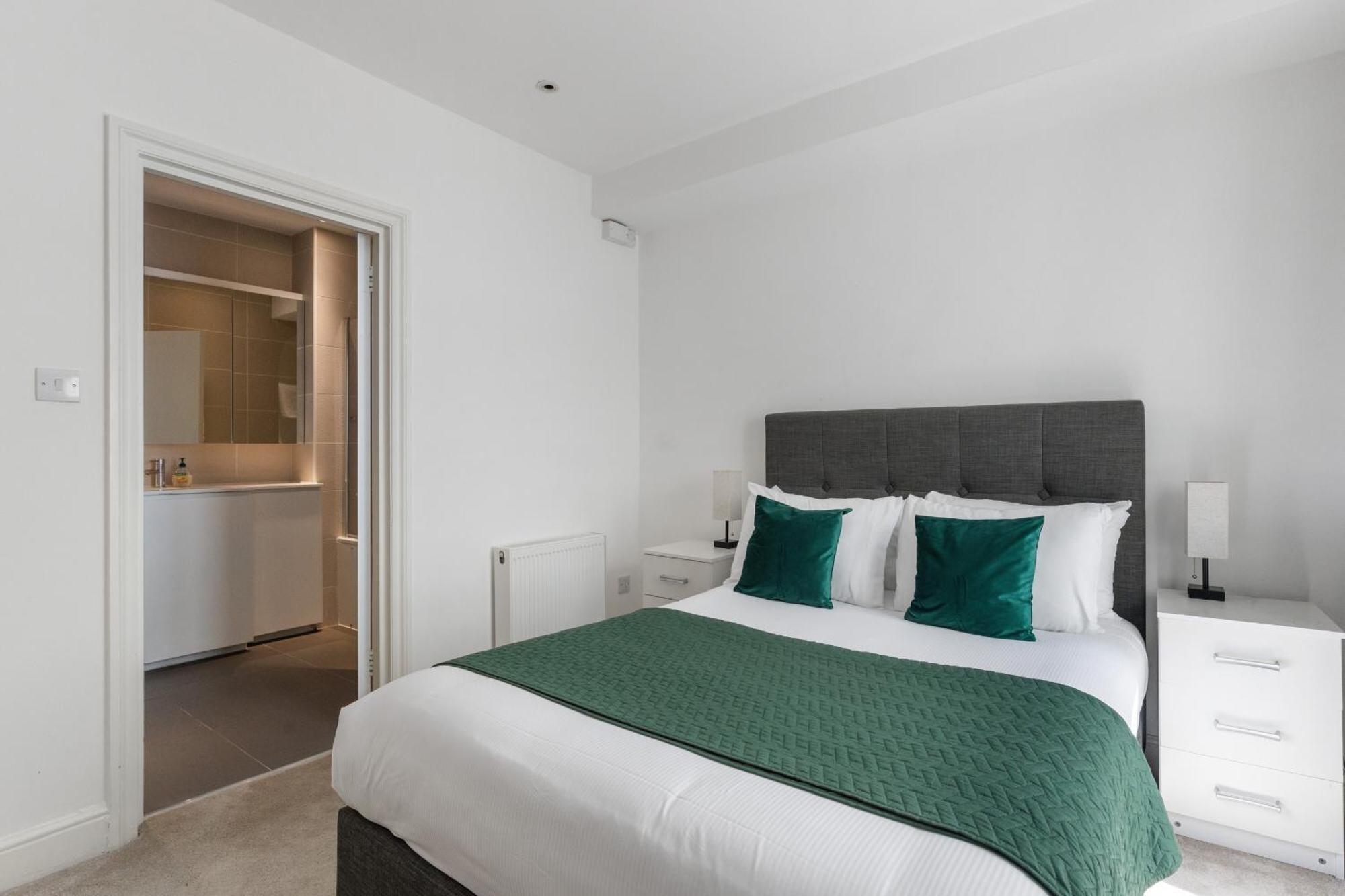 Heavenly Stays, Knightsbridge, Elegant 2-bd Escape Apartment
